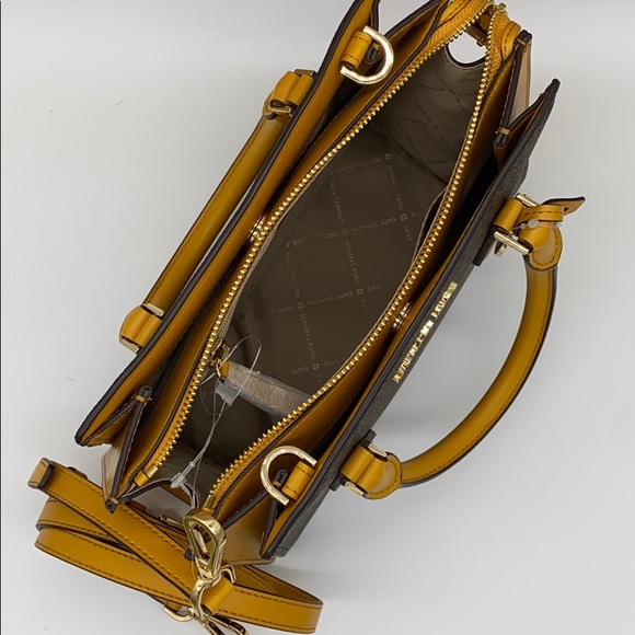 Michael Kors Hope MD Messenger & Kala Card Case - Picture 11 of 16